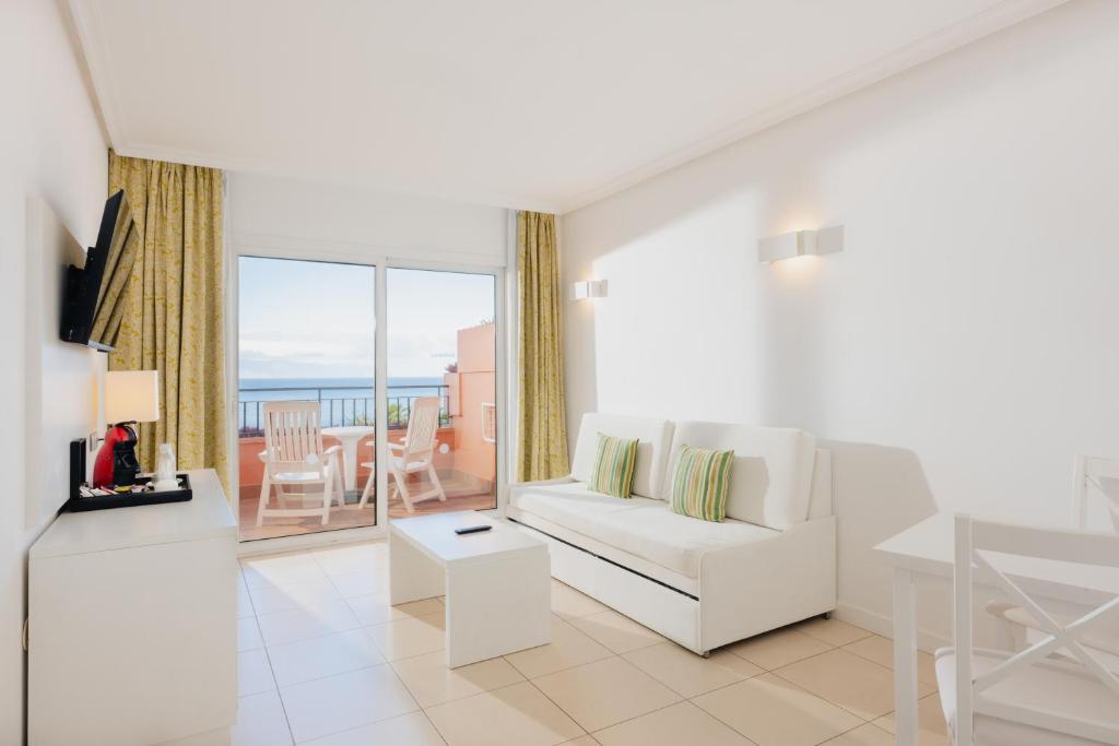 Landmar Costa Los Gigantes — Вітальня номера